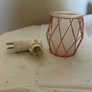 Scentsy wall plug wax warmer. Excellent used condition